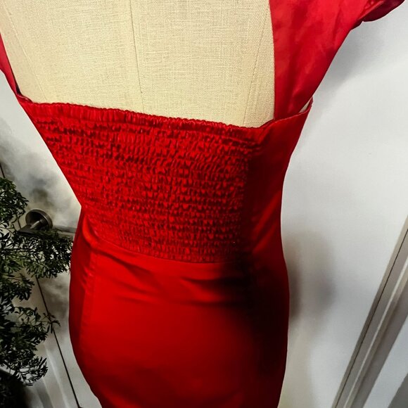 GUESS Cherry Red Ruched, Sweetheart Neck, Satin Bodycon Mini Dress Size 8 - Picture 6 of 8